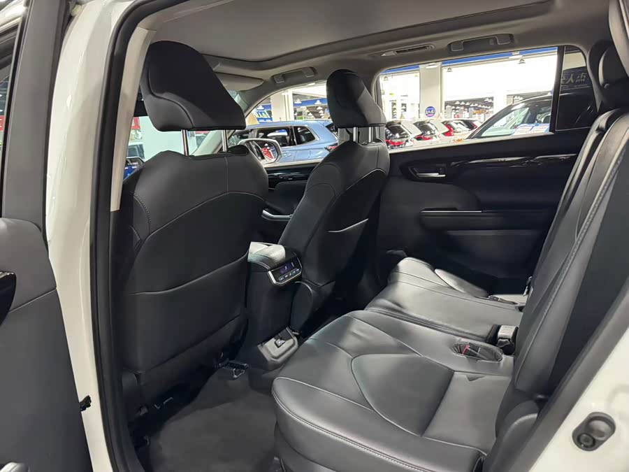 Highlander 2022 2.5L 4WD Luxury 7-Seater - zdjęcie 9