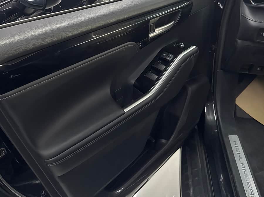 Highlander 2023 2.5L Intelligent Electric Hybrid Four-Wheel Drive Deluxe Edition 7-Seater - zdjęcie 13