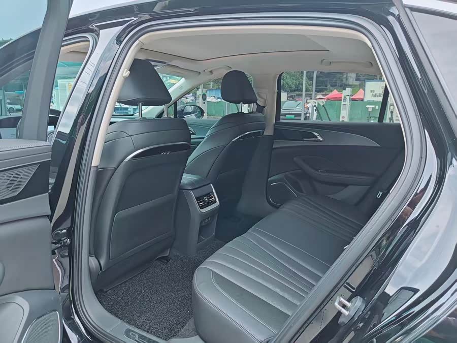 Hongqi H5 2024 2.0T Automatic Intelligent Connected Flag Enjoy Edition - zdjęcie 11