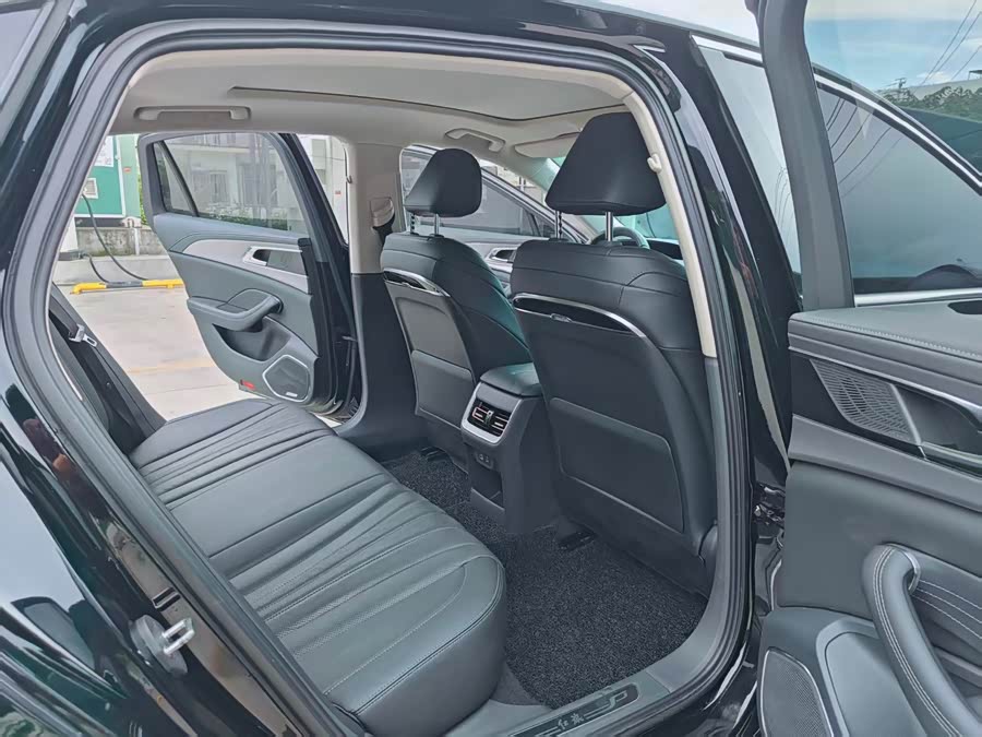 Hongqi H5 2024 2.0T Automatic Intelligent Connected Flag Enjoy Edition - zdjęcie 13