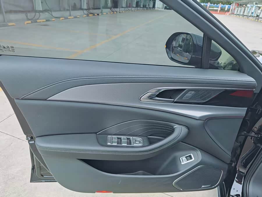 Hongqi H5 2024 2.0T Automatic Intelligent Connected Flag Enjoy Edition - zdjęcie 9
