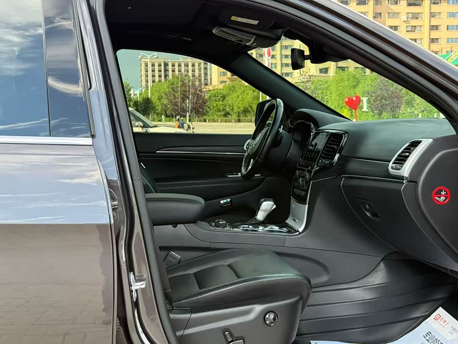 Jeep Grand Cherokee 2021 3.0L 80th Anniversary Edition - zdjęcie 13