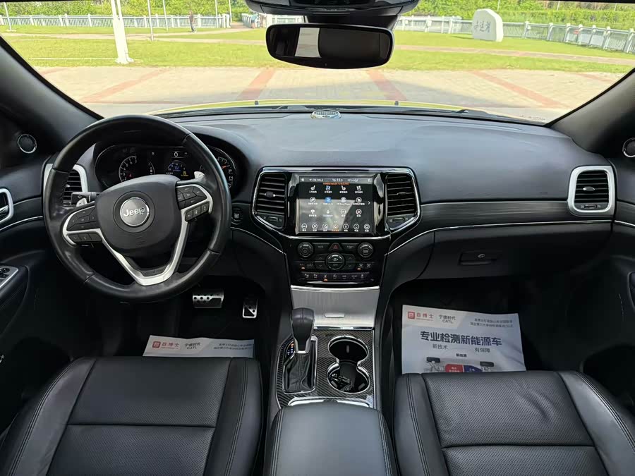 Jeep Grand Cherokee 2021 3.0L 80th Anniversary Edition - zdjęcie 14