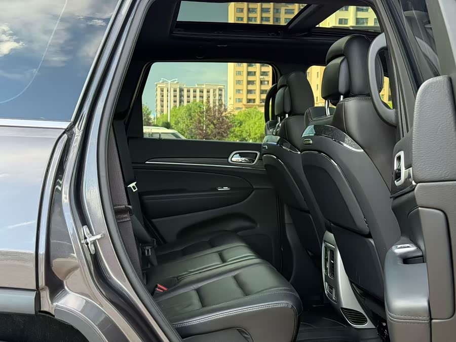 Jeep Grand Cherokee 2021 3.0L 80th Anniversary Edition - zdjęcie 15