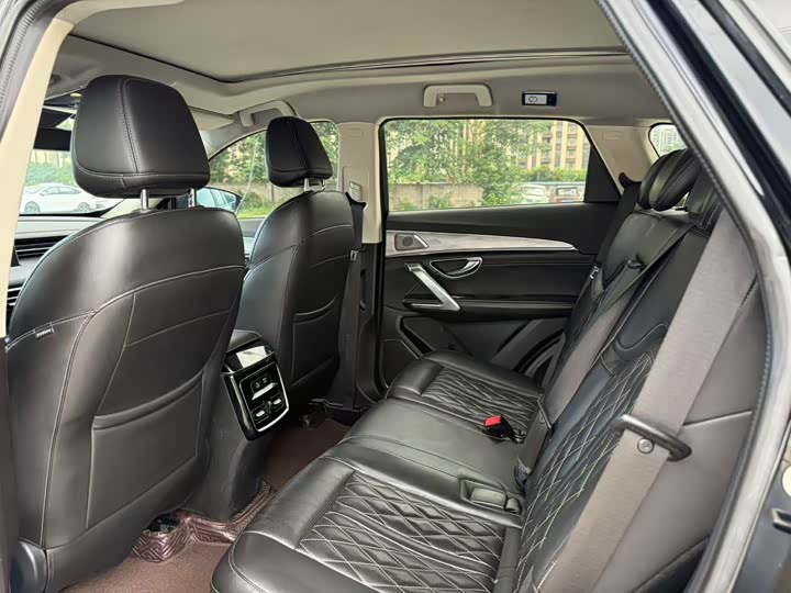 Jietu X70 PLUS 2023 1.6T DCT Stronger PLUS 7-seater - zdjęcie 20