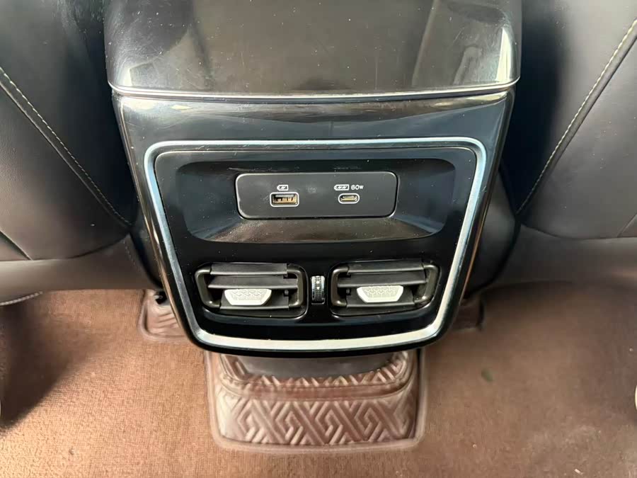 Jietu X70 PLUS 2023 1.6T DCT Stronger PLUS 7-seater - zdjęcie 8