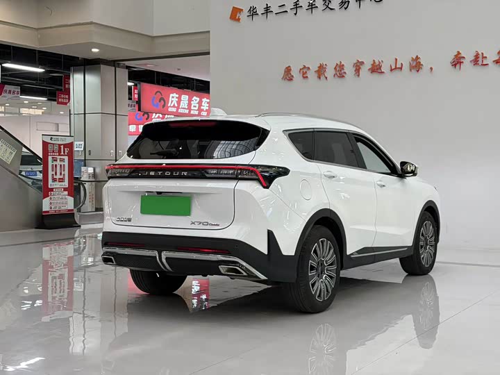 Jietu X70 PLUS 2025 1.5T Luxury Powerful 5-seater - zdjęcie 18
