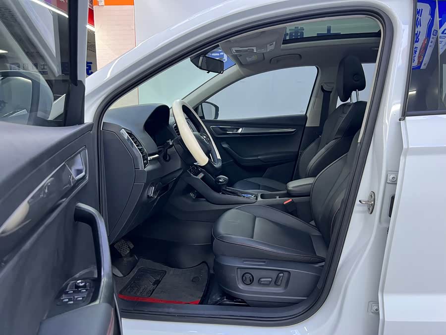 Karoq 2023 TSI280 Luxury - zdjęcie 11