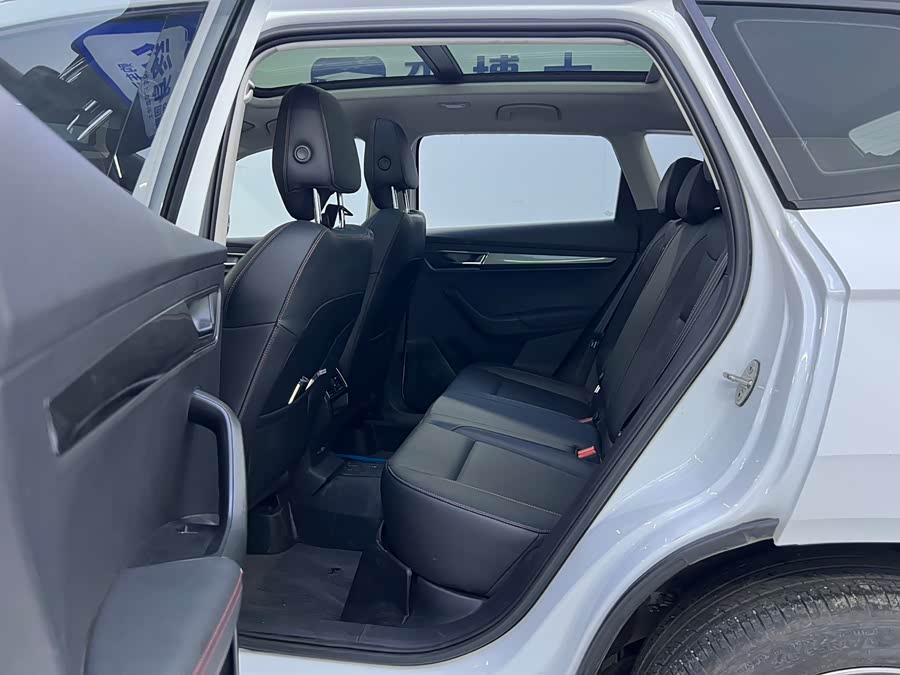 Karoq 2023 TSI280 Luxury - zdjęcie 13