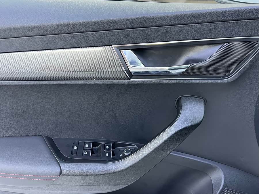 Karoq 2023 TSI280 Luxury - zdjęcie 4