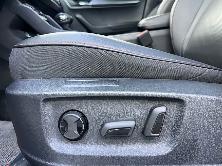 Karoq 2023 TSI280 Luxury - zdjęcie 6