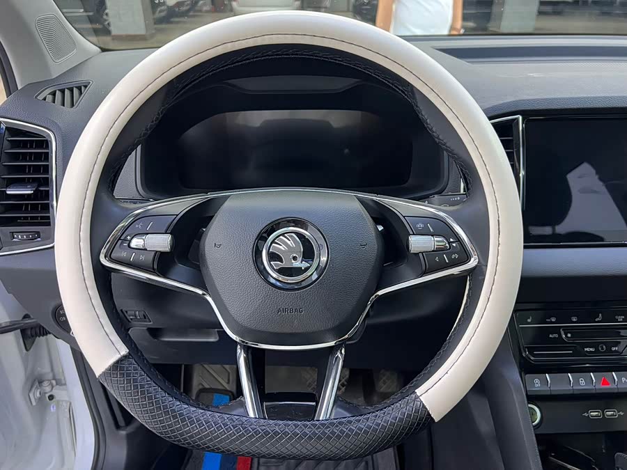 Karoq 2023 TSI280 Luxury - zdjęcie 7