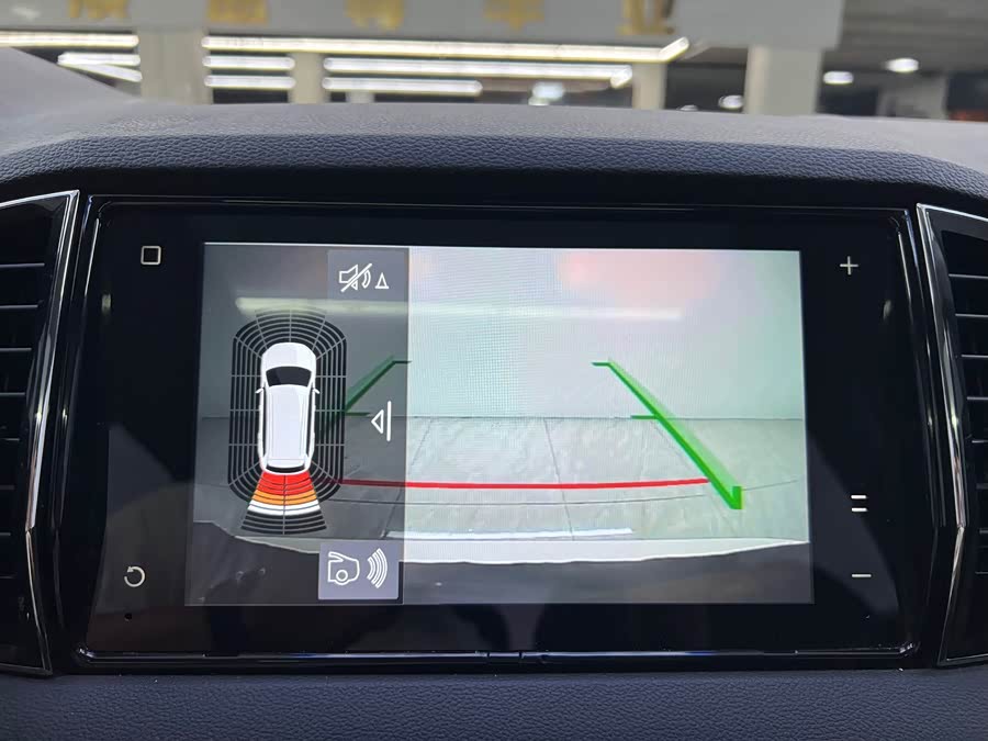 Karoq 2023 TSI280 Luxury - zdjęcie 9