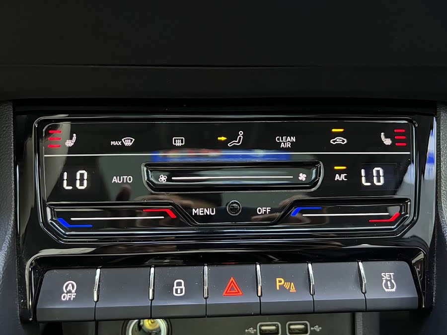 Karoq 2023 TSI280 Luxury - zdjęcie 10