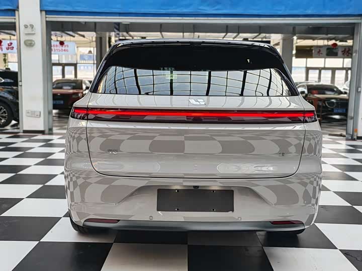 Li Auto L6 2024 Pro - zdjęcie 15