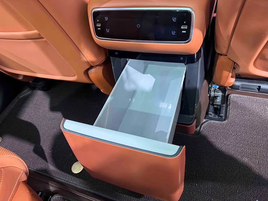 Li Auto L8 2025 Max Intelligent Renewal Version - zdjęcie 17