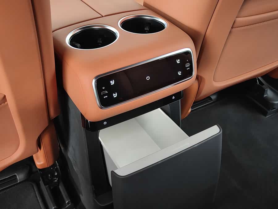 Li Auto L8 2025 Ultra Intelligent Renewal Version - zdjęcie 9