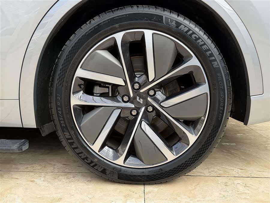 Li Auto L9 2024 Ultra - zdjęcie 9