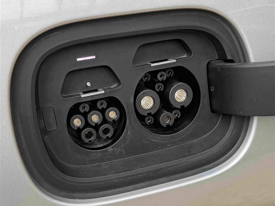 Li Auto L9 2024 Ultra - zdjęcie 10