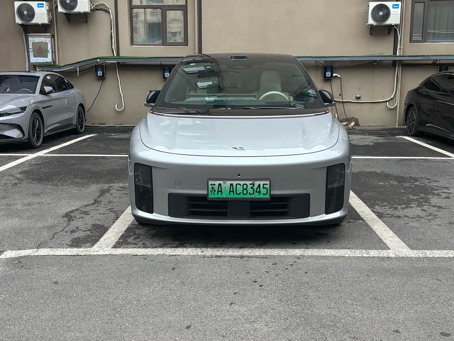 Li Auto i6 2025 4WD Standard - zdjęcie 2