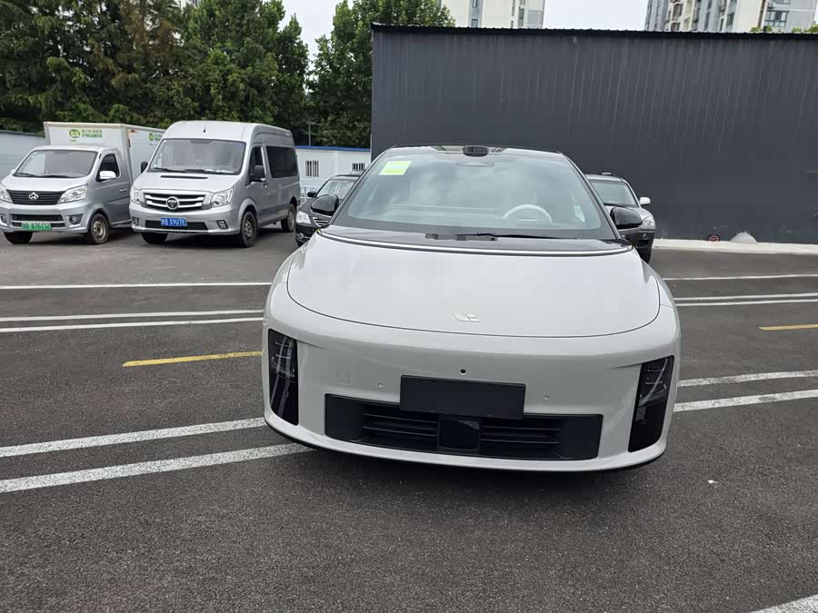 Li Auto i6 2025 4WD Standard - zdjęcie 2