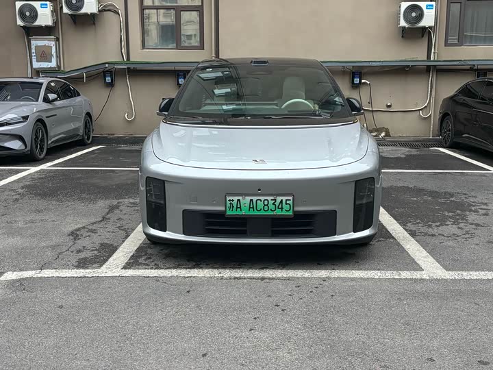 Li Auto i6 2025 4WD Standard - zdjęcie 12
