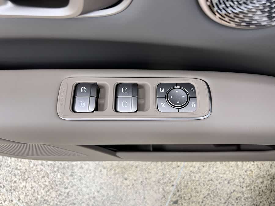Li Auto i6 2025 4WD Standard - zdjęcie 12
