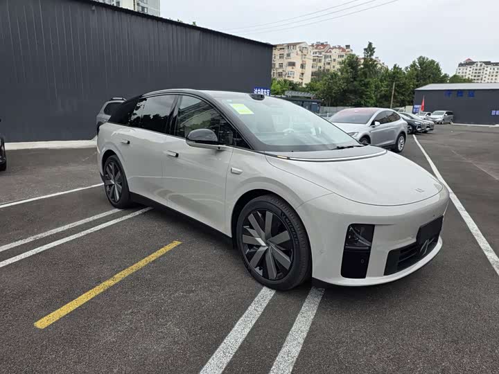 Li Auto i6 2025 4WD Standard - zdjęcie 13