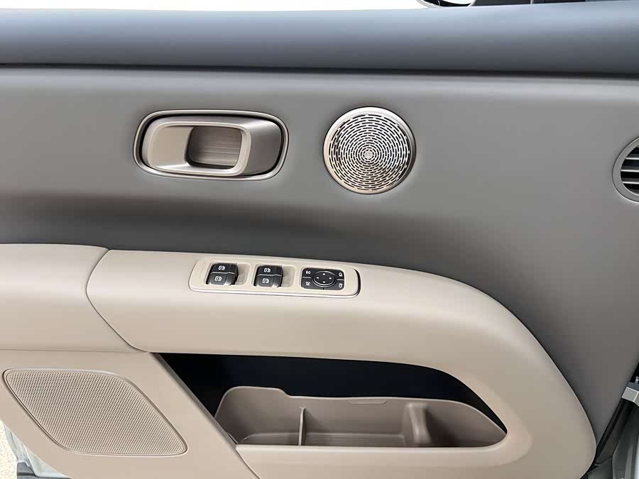 Li Auto i6 2025 4WD Standard - zdjęcie 13