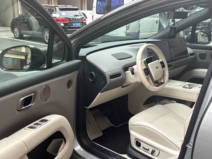 Li Auto i6 2025 4WD Standard - zdjęcie 14