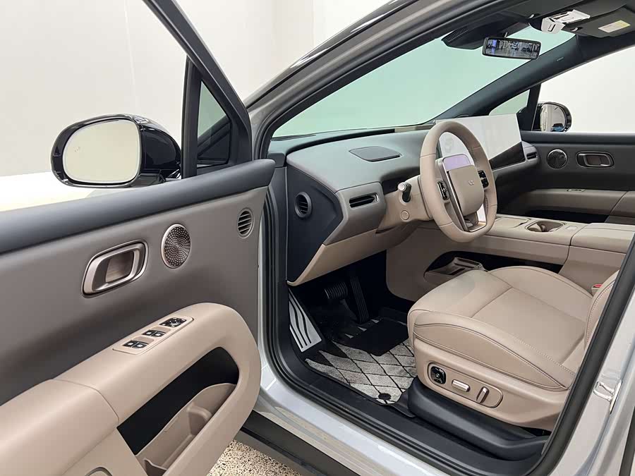 Li Auto i6 2025 4WD Standard - zdjęcie 14