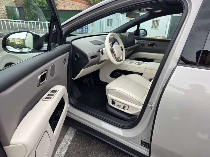 Li Auto i6 2025 4WD Standard - zdjęcie 16