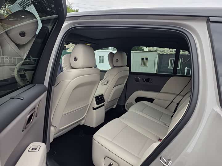 Li Auto i6 2025 4WD Standard - zdjęcie 17