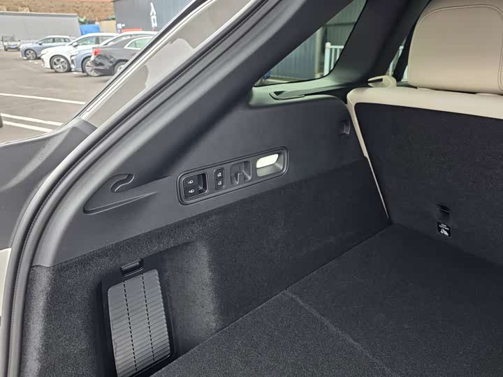 Li Auto i6 2025 4WD Standard - zdjęcie 19