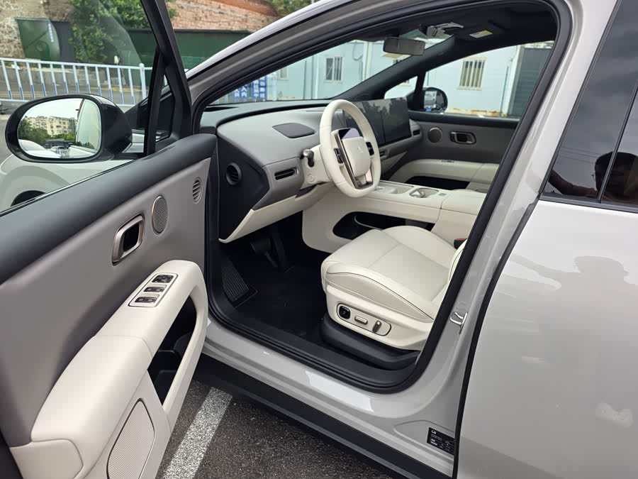 Li Auto i6 2025 4WD Standard - zdjęcie 6