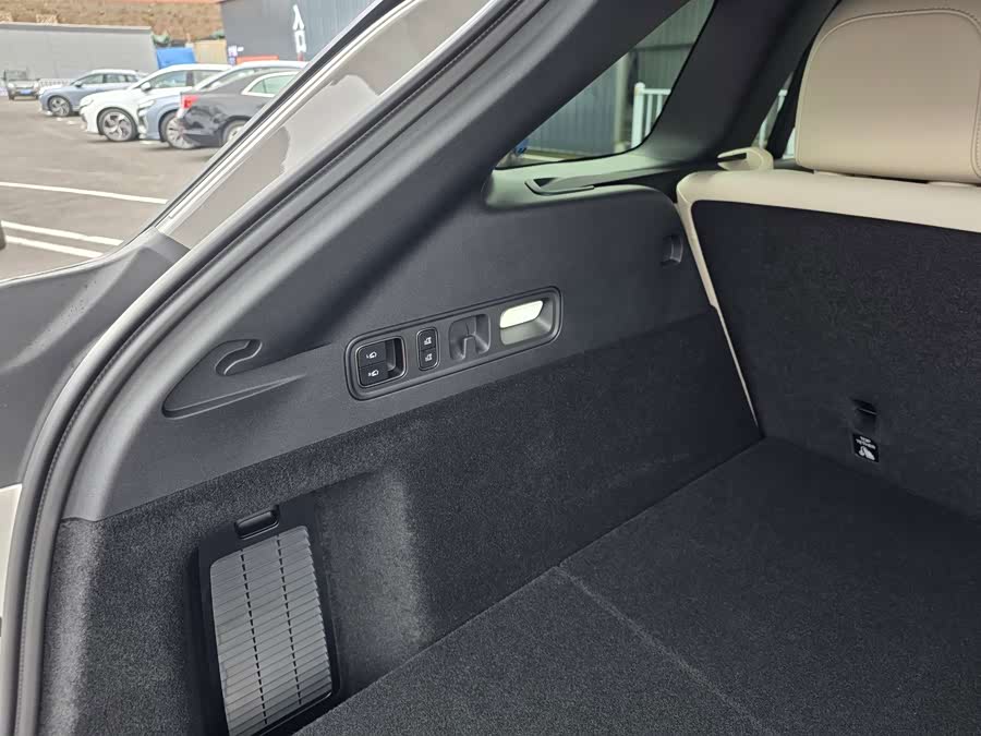 Li Auto i6 2025 4WD Standard - zdjęcie 9