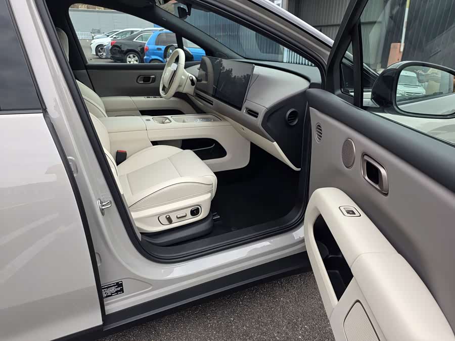 Li Auto i6 2025 4WD Standard - zdjęcie 10
