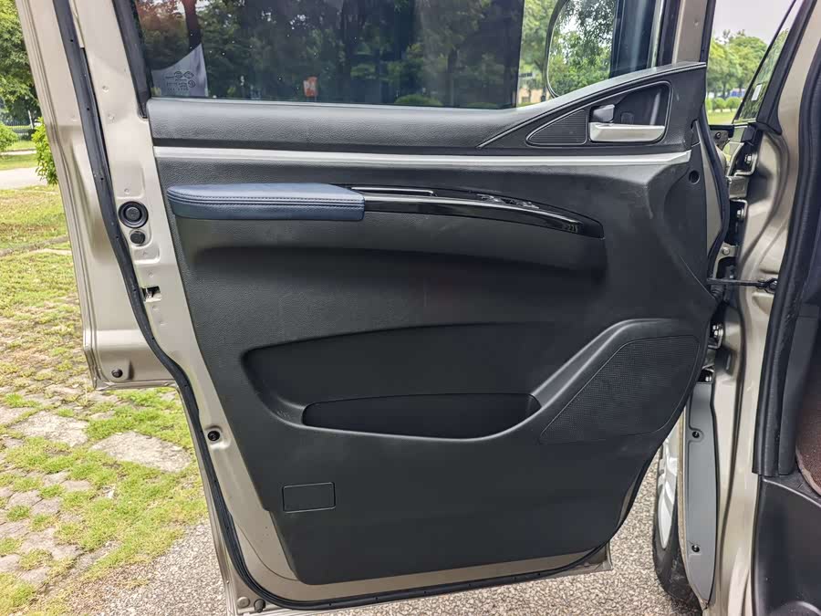 Lingzhi 2023 M5L 1.6L Comfort 7-seater - zdjęcie 14