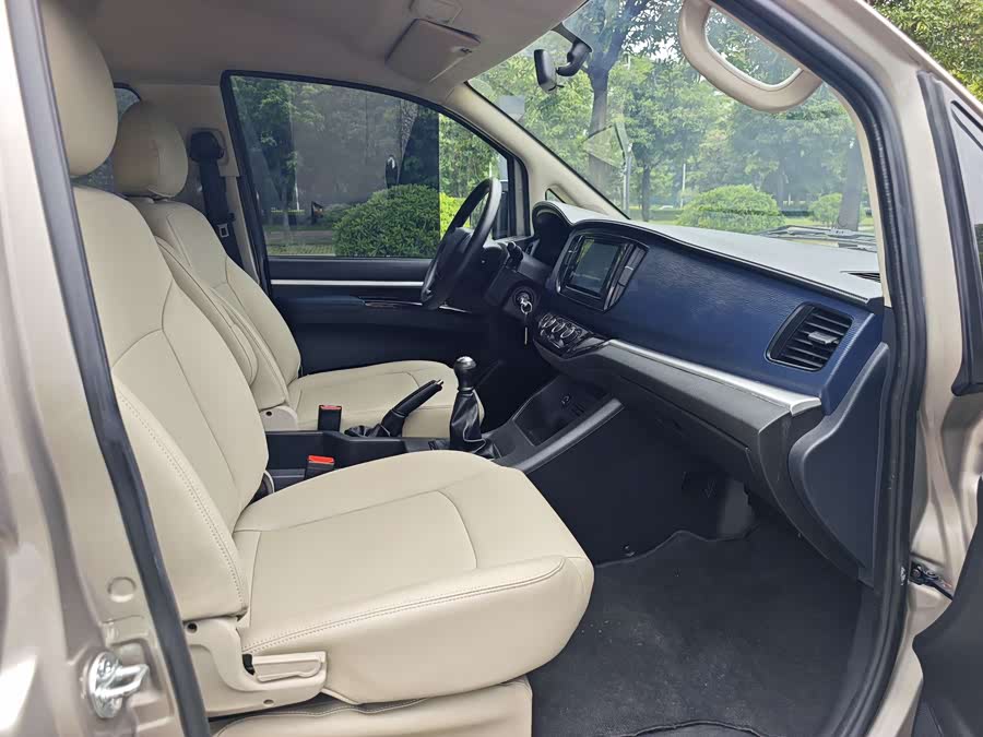 Lingzhi 2023 M5L 1.6L Comfort 7-seater - zdjęcie 16