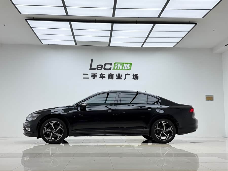 Magotan 2023 200 Million Commemorative Edition 380TSI DSG Flagship - zdjęcie 13