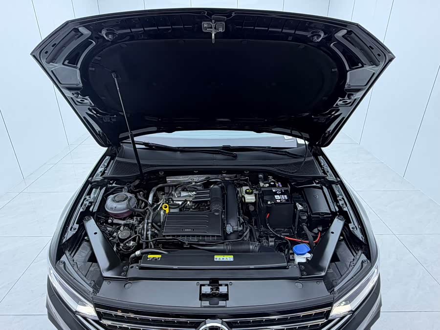 Magotan 2025 2WD 280TSI DSG Luxury - zdjęcie 15