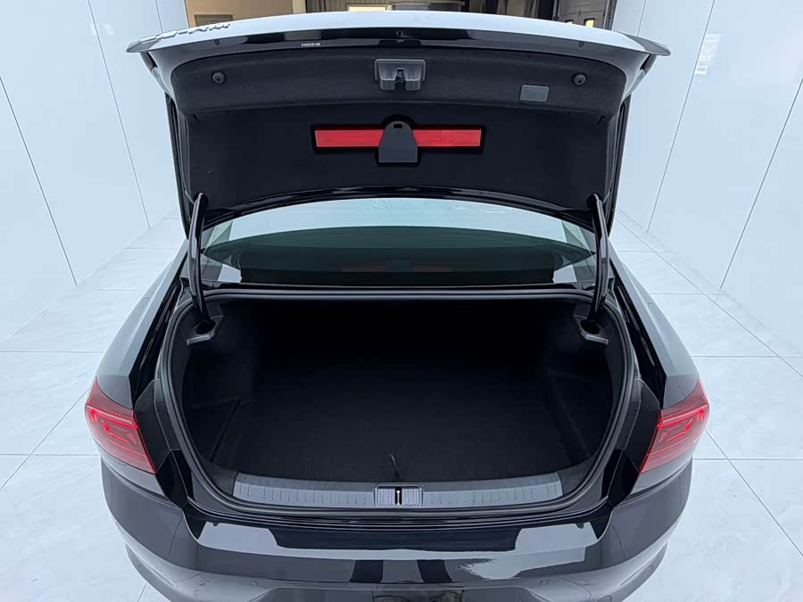 Magotan 2025 2WD 280TSI DSG Luxury - zdjęcie 17