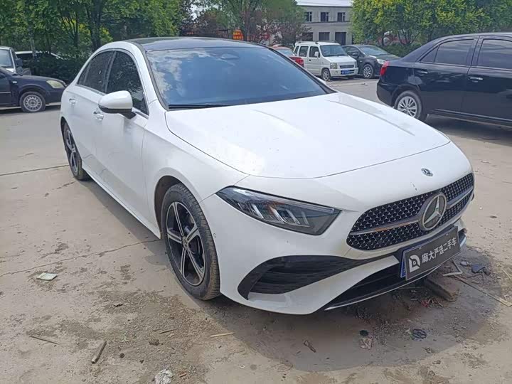 Mercedes-Benz A-Class 2023 A 200 L Fashion Edition - zdjęcie 14