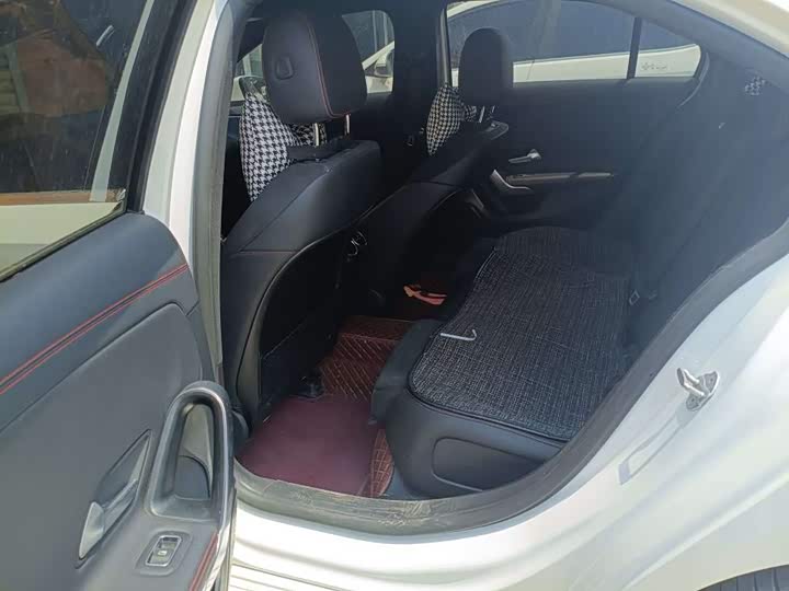 Mercedes-Benz A-Class 2023 A 200 L Fashion Edition - zdjęcie 18