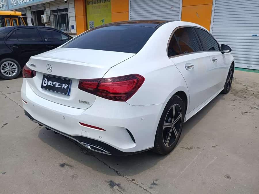 Mercedes-Benz A-Class 2023 A 200 L Fashion Edition - zdjęcie 4