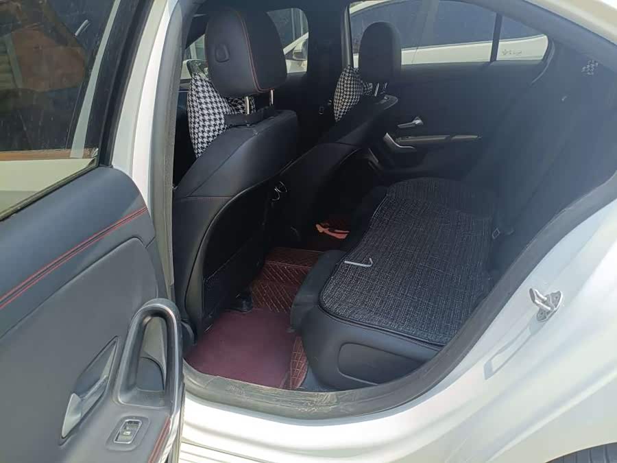 Mercedes-Benz A-Class 2023 A 200 L Fashion Edition - zdjęcie 7