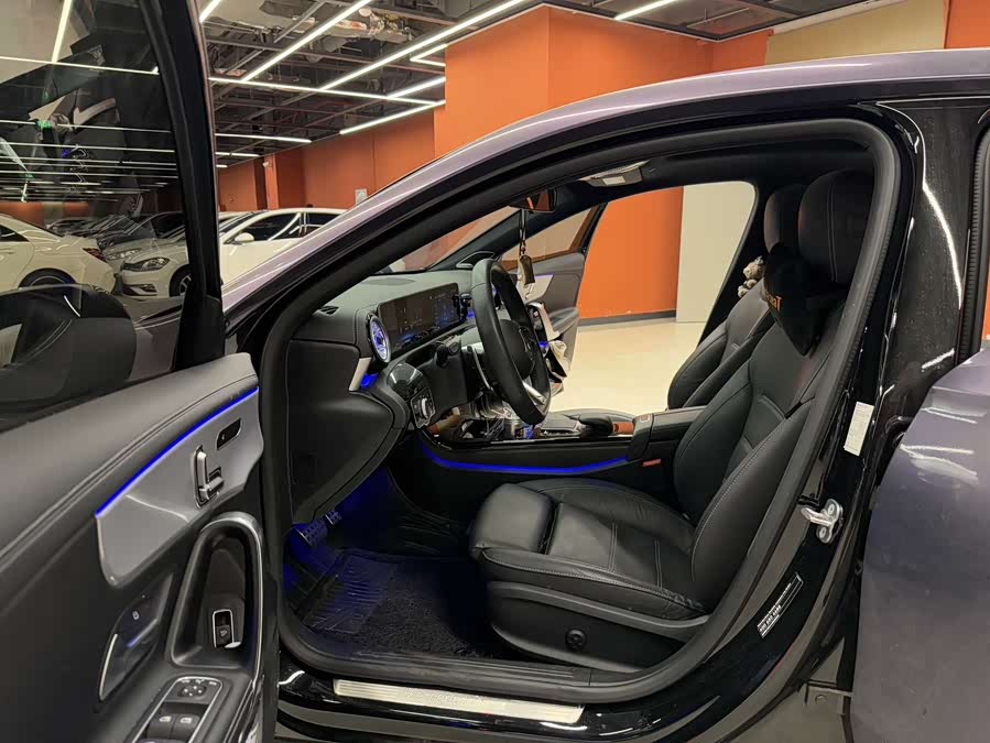 Mercedes-Benz A-Class AMG 2024 AMG A 35 L 4MATIC - zdjęcie 4