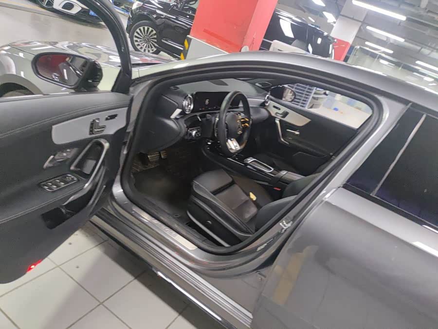Mercedes-Benz A-Class AMG 2024 AMG A 35 L 4MATIC - zdjęcie 5