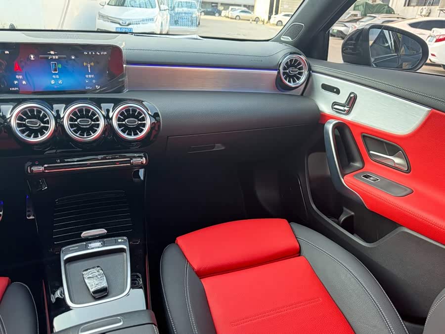 Mercedes-Benz A-Class AMG 2025 AMG A 35 4MATIC - zdjęcie 11