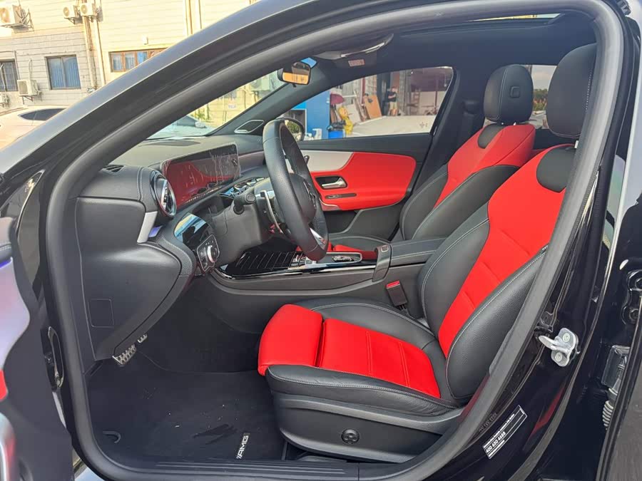 Mercedes-Benz A-Class AMG 2025 AMG A 35 4MATIC - zdjęcie 6
